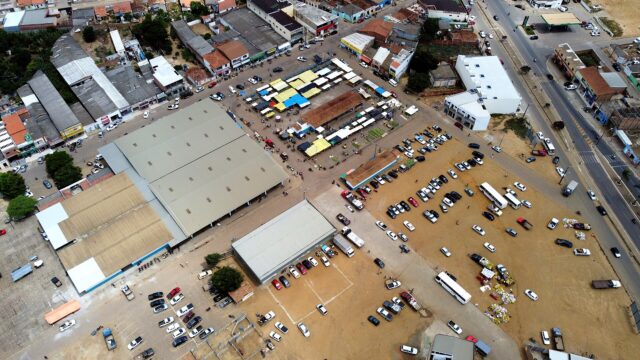 Feira do produtor reúne agricultores familiares no centro da cidade